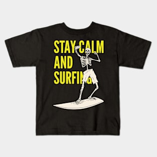 Stay calm and surfing Kids T-Shirt